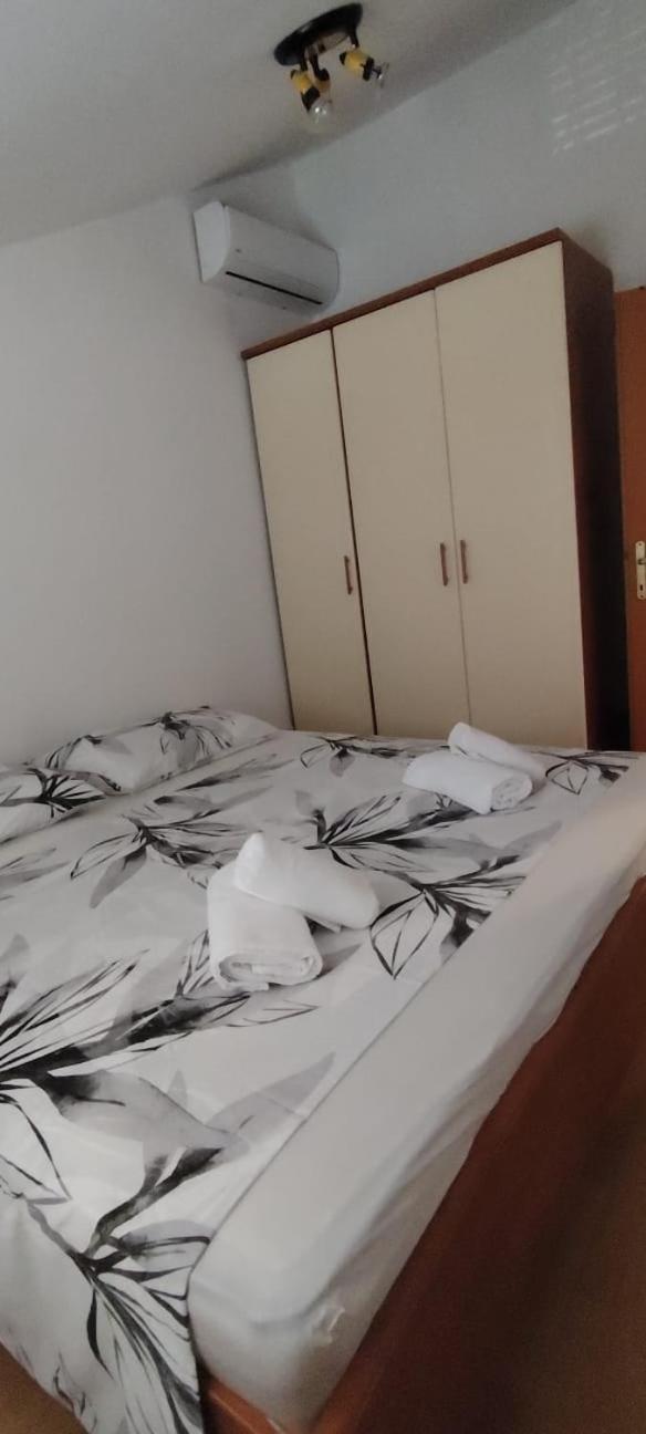 Marko'S Apartment Novi Vinodolski Kültér fotó